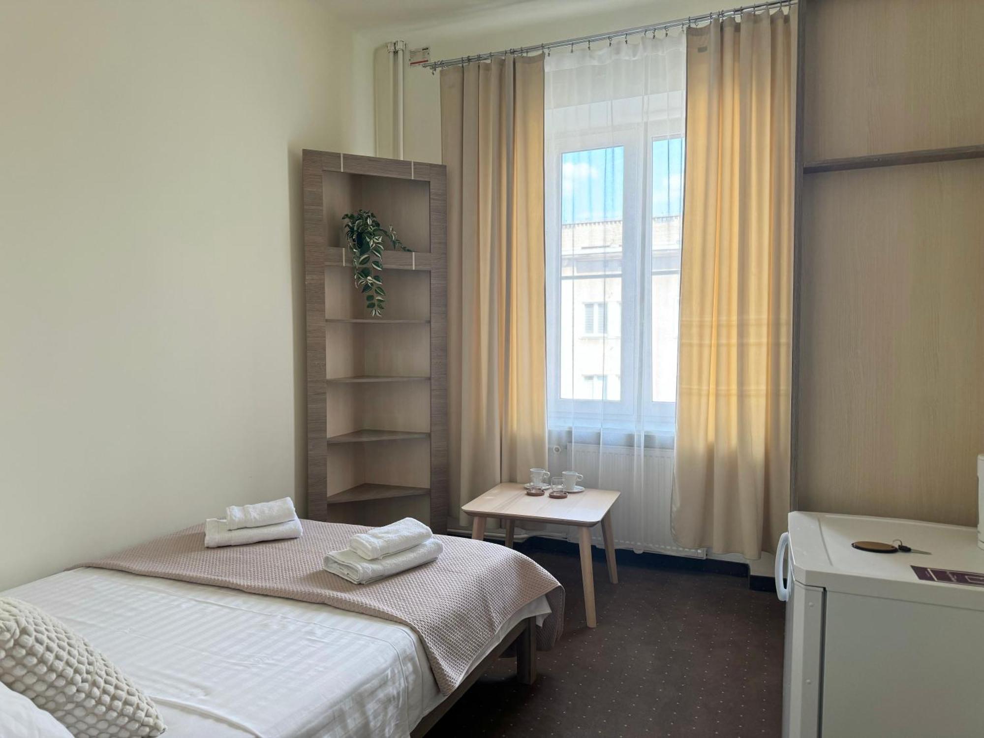 Hotel Mazowiecki Warschau Zimmer foto