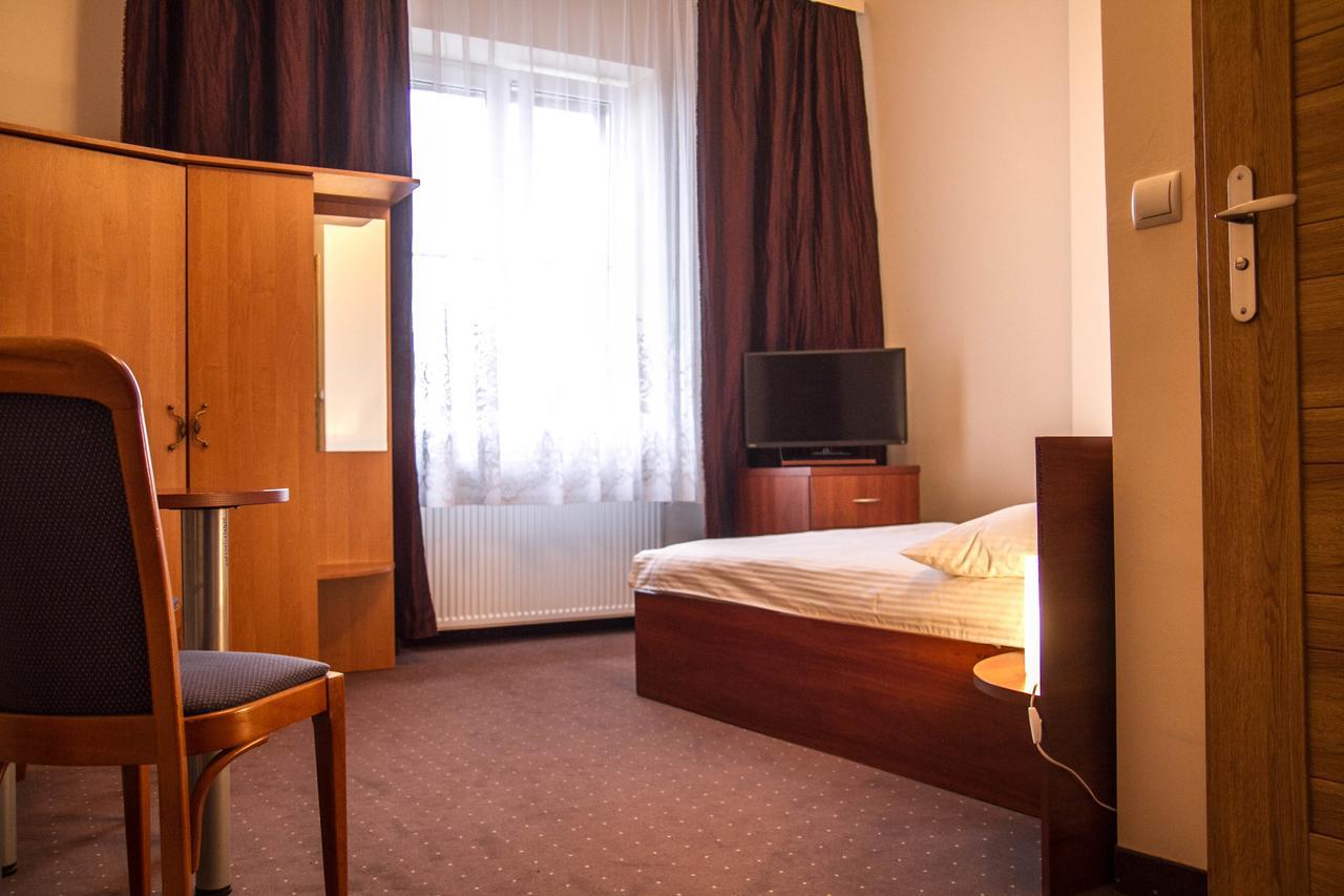 Hotel Mazowiecki Warschau Exterior foto